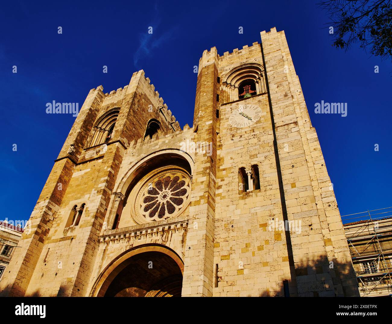 Die Kathedrale von Lissabon Fassade, patriarchalischen Kirche von St. Mary Major, Santa Maria Maior de Lisboa, Se de Lisboa, Lissabon, Portugal Stockfoto