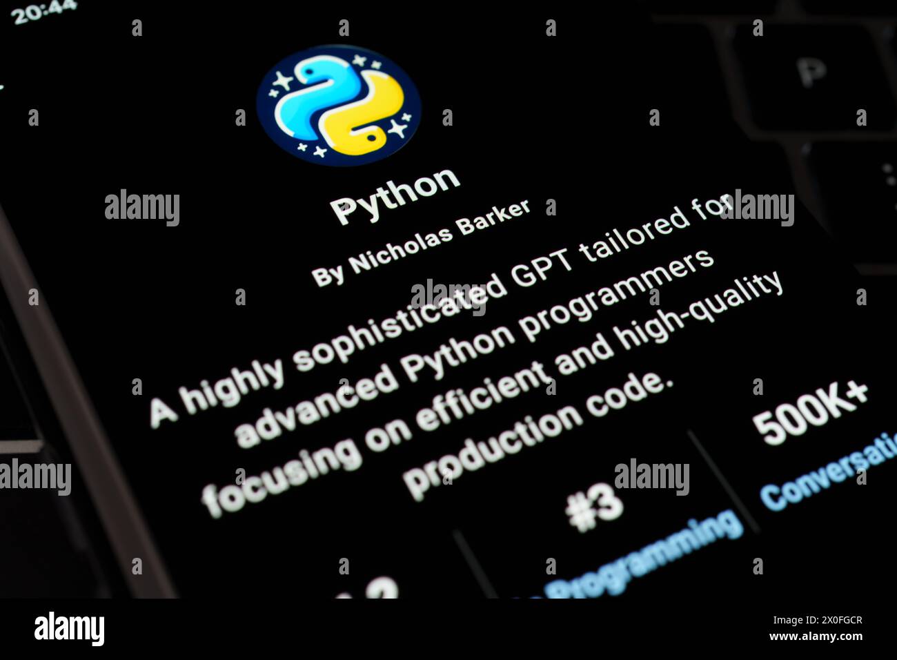 PYTHON Custom GPT wird im GPT Store auf dem Bildschirm des Smartphones auf dem Laptop-Keyboad angezeigt. Stafford, Vereinigtes Königreich, 8. April 2024 Stockfoto