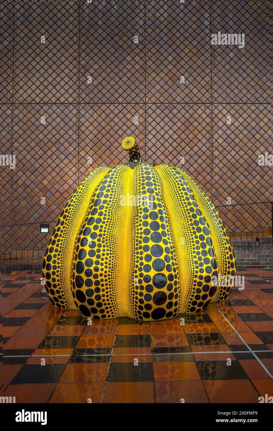 Yayoi Kusama Kürbis in Fukuoka Japan Stockfoto