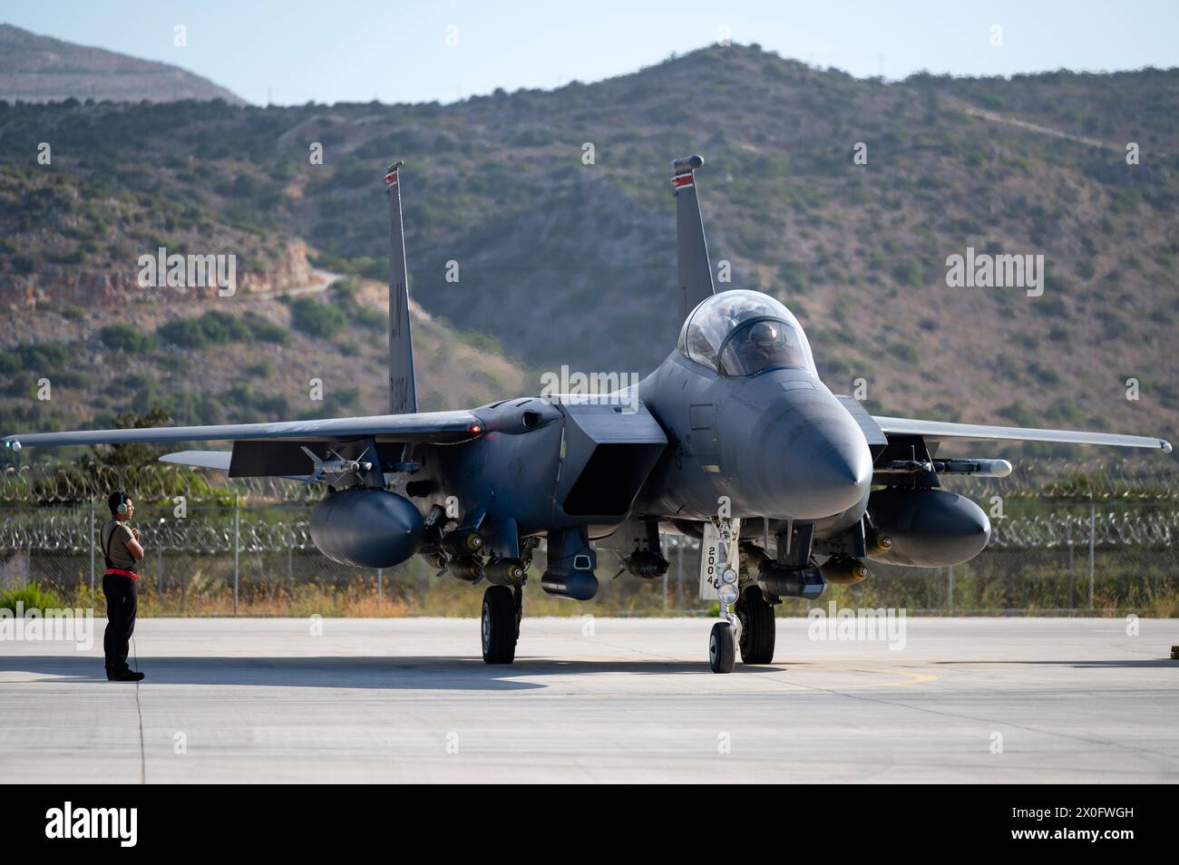Ein F-15E Strike Eagle der US Air Force, der der 494th Fighter Squadron zugeteilt ist, bereitet sich darauf vor, während der Übung Poseidons Wut mit lebender Munition zu starten Stockfoto