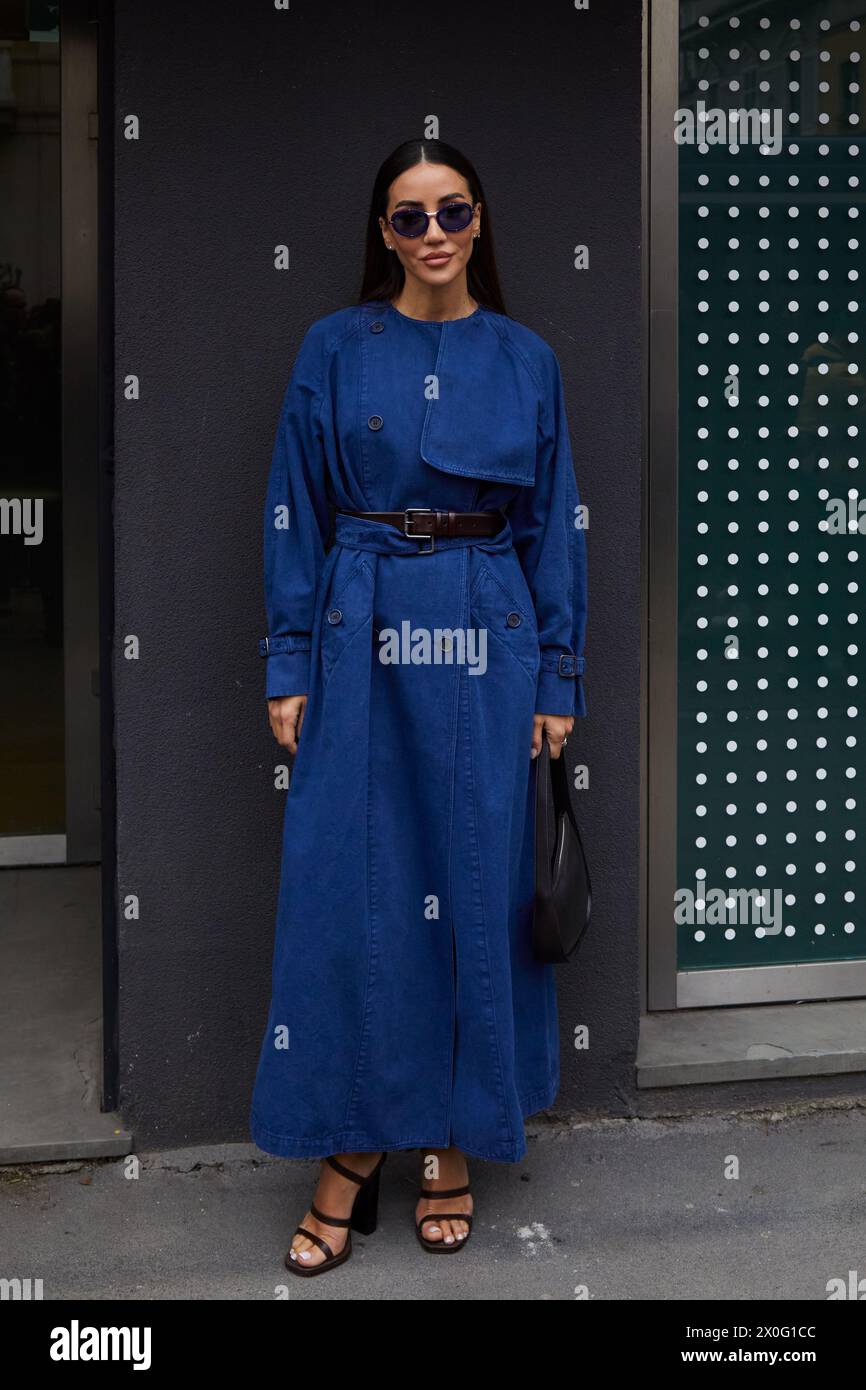 MAILAND, ITALIEN - 22. FEBRUAR 2024: Tamara Kalinic vor der Max Mara Modenschau, Mailand Fashion Week Street Style Stockfoto
