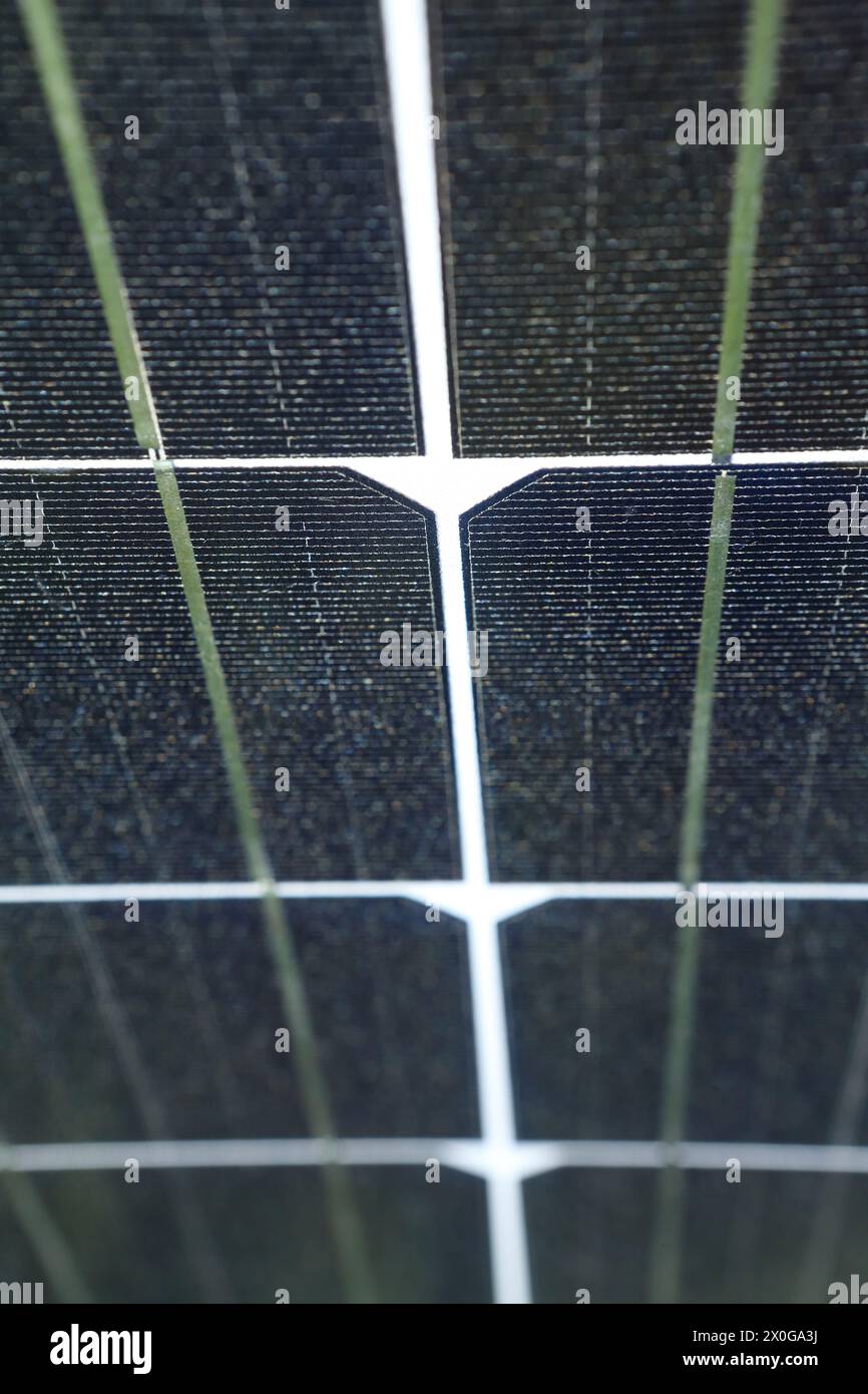 Nahaufnahme des Solarmoduls mit Solarzellen Stockfoto