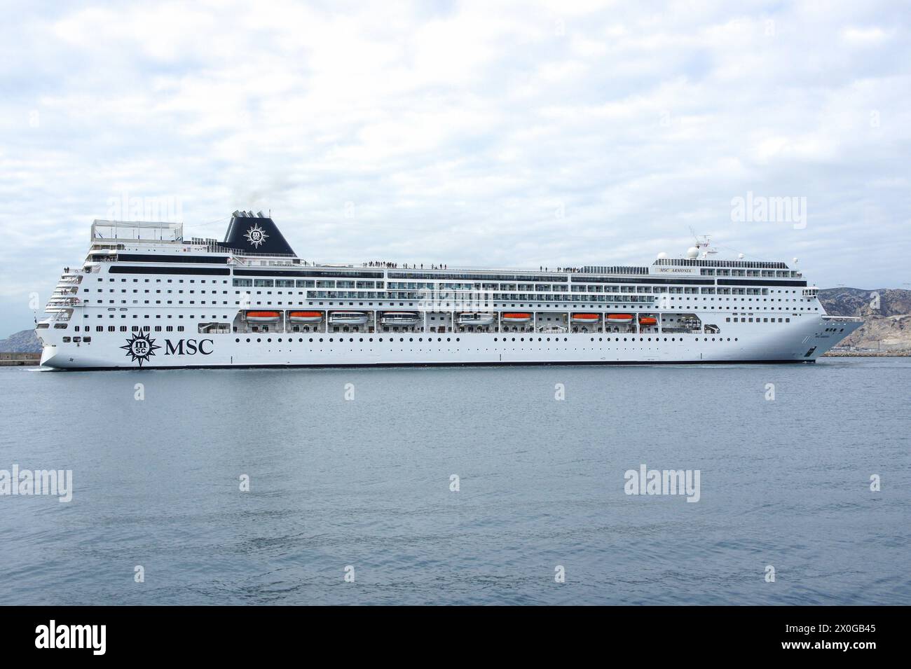 Das Kreuzfahrtschiff MSC Armonia nach der Jumboisung (Verlängerung durch Hinzufügen eines Abschnitts zwischen den Schiffen), MSC Cruises, MPCT - Kreuzfahrthafen Marseille Provence Stockfoto