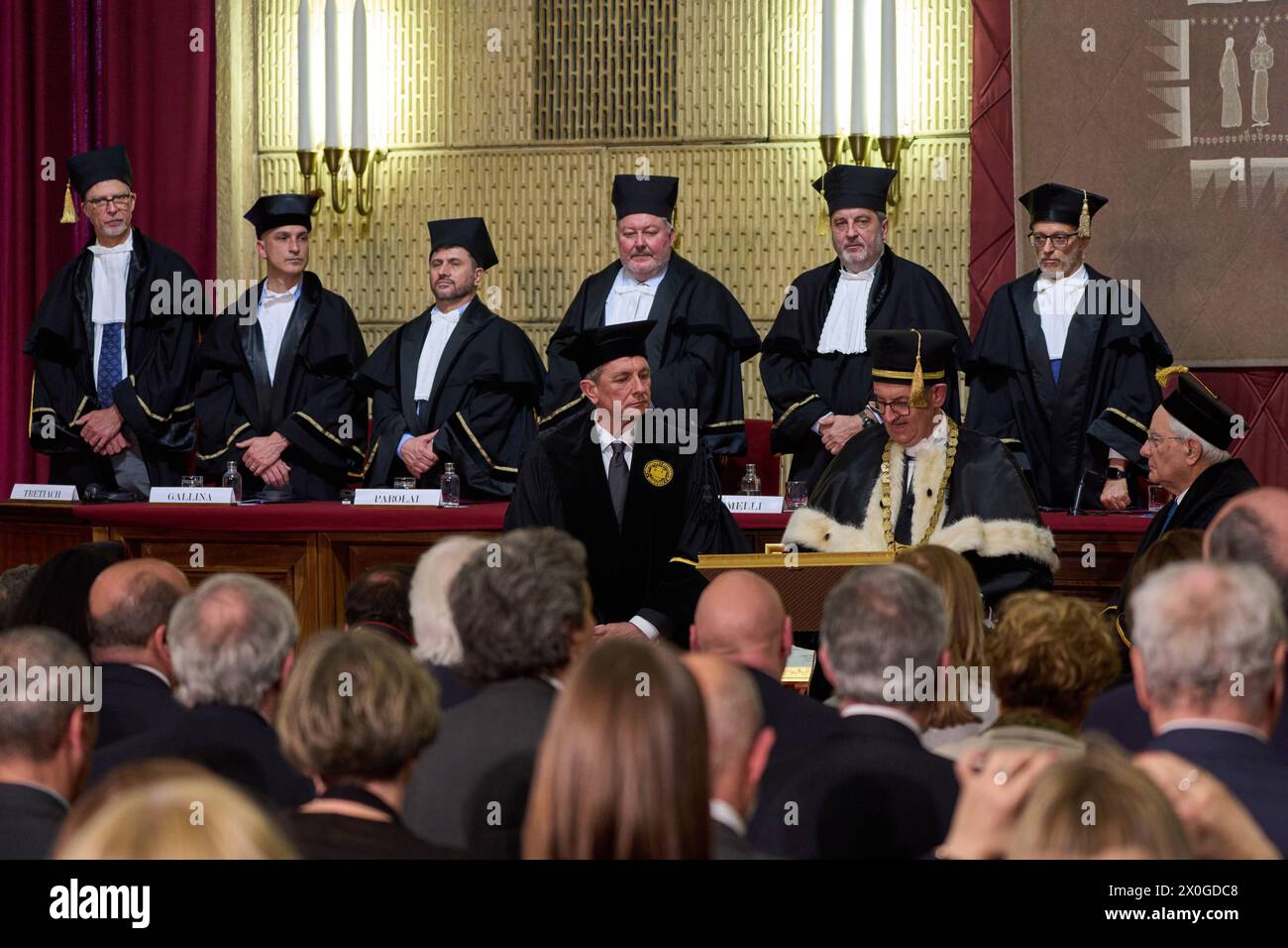 Triest, Italien. April 2024. IL Presidente della Repubblica Sergio Mattarella all' Università degli Studi di di Trieste, accolto da Massimiliano Fedriga, Presidente della Regione Autonoma Friaul-Venezia Giulia, da Roberto Dipiazza, Sindaco di Trieste, e da Pietro Signoriello, Prefetto di Trieste - Comario di Governo nella Regione Friaul-Venezia Giulia Presse: Laovanni Presse: Laovanni Live Stockfoto