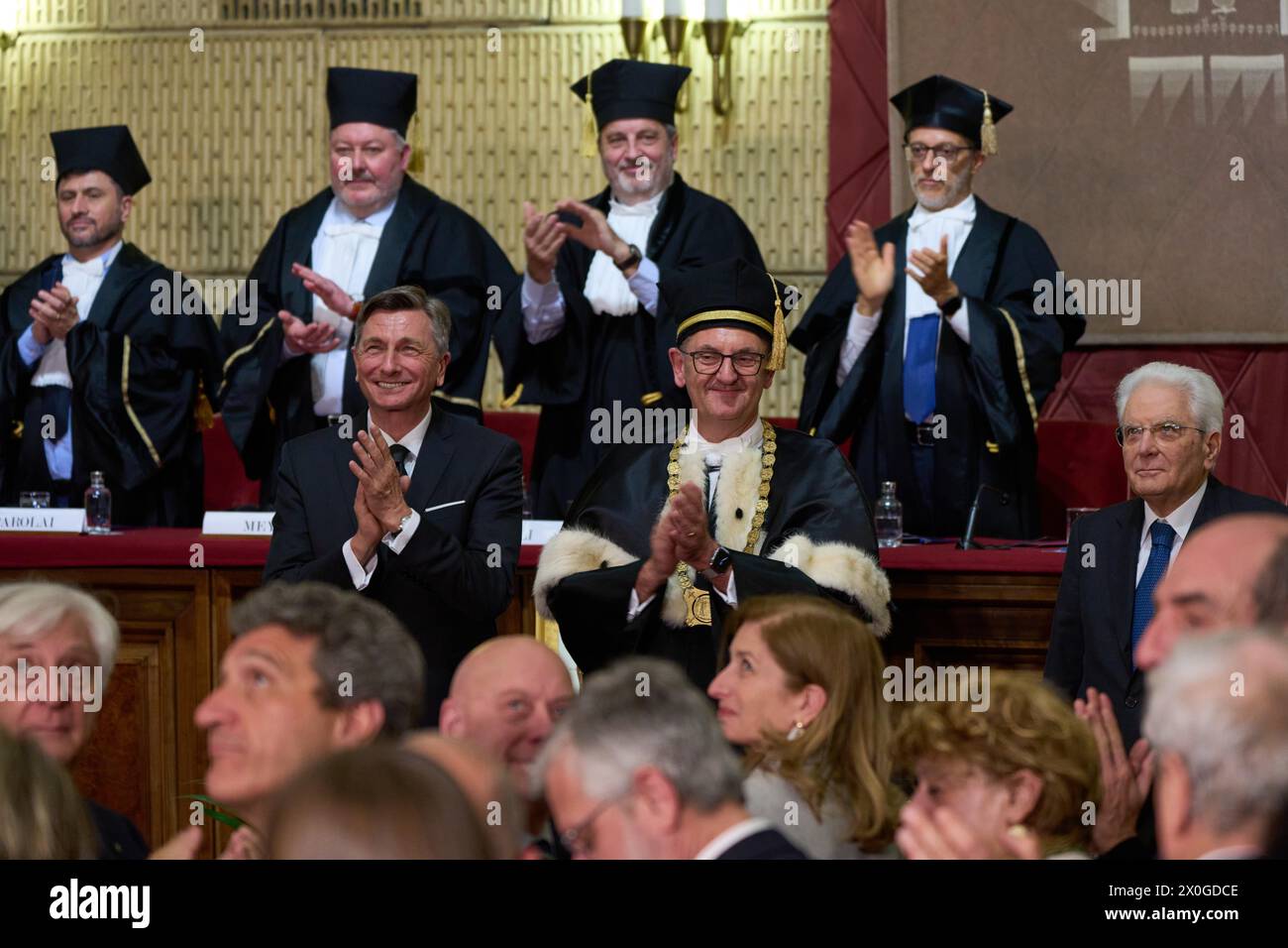 Triest, Italien. April 2024. IL Presidente della Repubblica Sergio Mattarella all' Università degli Studi di di Trieste, accolto da Massimiliano Fedriga, Presidente della Regione Autonoma Friaul-Venezia Giulia, da Roberto Dipiazza, Sindaco di Trieste, e da Pietro Signoriello, Prefetto di Trieste - Comario di Governo nella Regione Friaul-Venezia Giulia Presse: Laovanni Presse: Laovanni Live Stockfoto