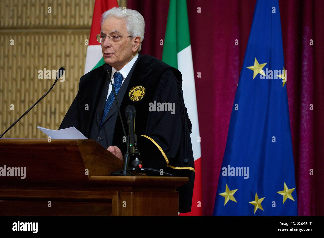 Triest, Italien. April 2024. IL Presidente della Repubblica Sergio Mattarella all' Università degli Studi di di Trieste, accolto da Massimiliano Fedriga, Presidente della Regione Autonoma Friaul-Venezia Giulia, da Roberto Dipiazza, Sindaco di Trieste, e da Pietro Signoriello, Prefetto di Trieste - Comario di Governo nella Regione Friaul-Venezia Giulia Presse: Laovanni Presse: Laovanni Live Stockfoto
