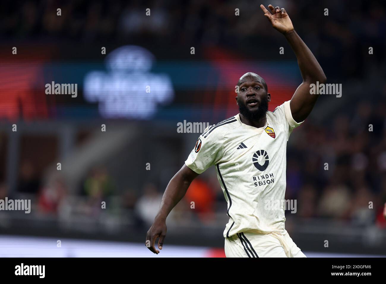 Mailand, Italien. April 2024. Romelu Lukaku von AS Roma Gesten während des Viertelfinales der UEFA Europa League am 11. April 2024 im Stadio Giuseppe Meazza in Mailand. Quelle: Marco Canoniero/Alamy Live News Stockfoto