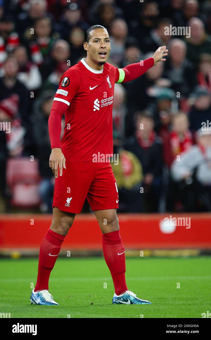 LIVERPOOL, UK - 11. April 2024: Virgil van Dijk aus Liverpool im Viertelfinale der UEFA Europa League im 1. Legspiel zwischen Liverpool FC und Atalan Stockfoto