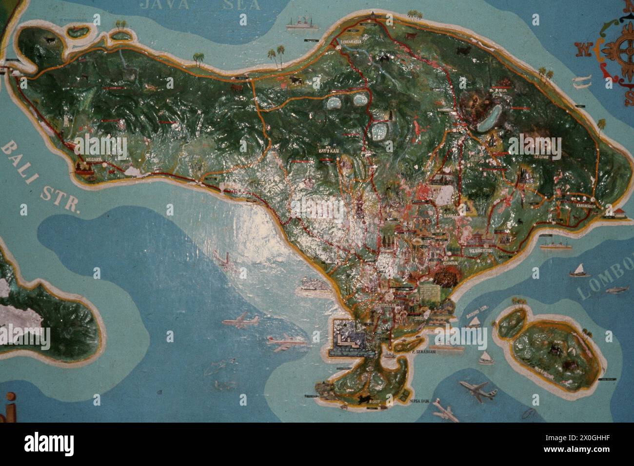 Eine Reliefkarte von Bali und den umliegenden Inseln. [Automatisierte Übersetzung] Stockfoto