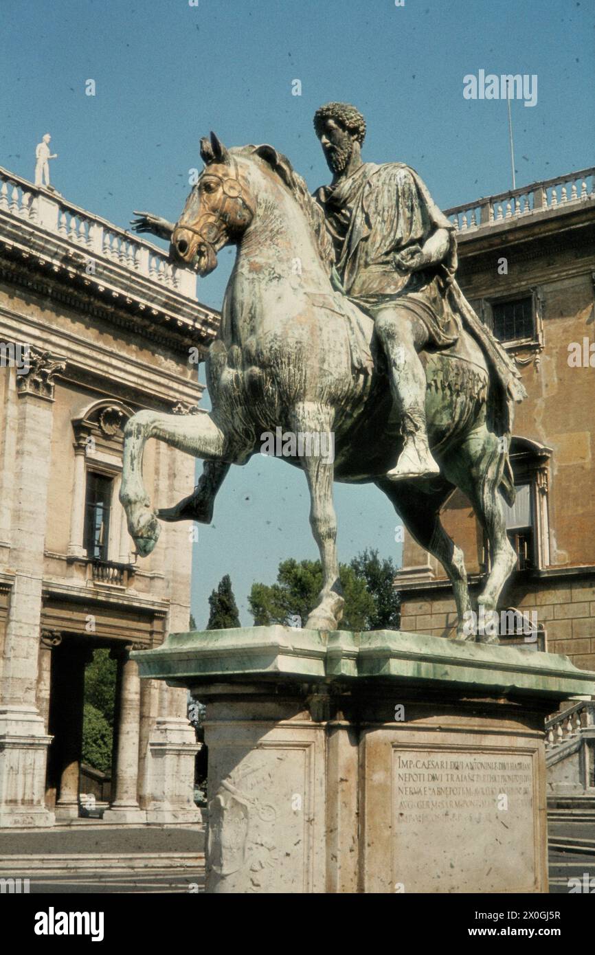Ein Reiterstandbild von Kaiser Marcus Aurelius auf dem Kapitolsplatz in Rom. [Automatisierte Übersetzung] Stockfoto