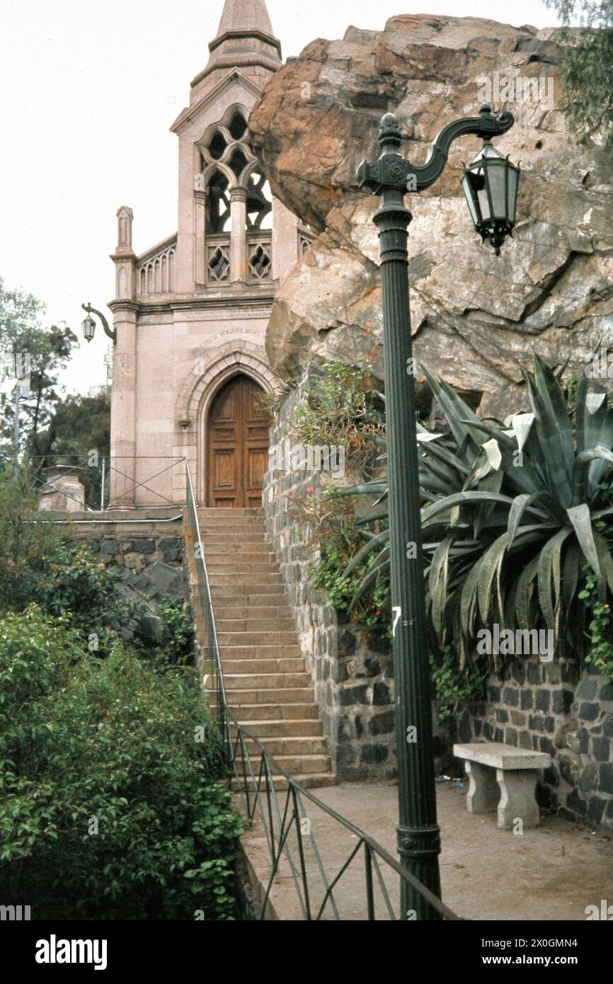 Schritte zu einer Kapelle auf dem Cerro Santa Lucia in Santiago de Chile. [Automatisierte Übersetzung] Stockfoto