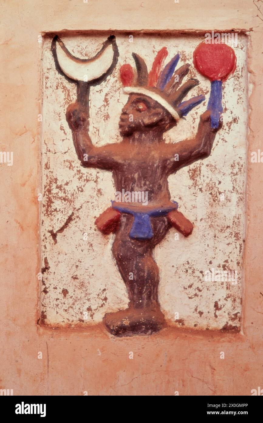 Eine bemalte Messingfigur in einem Handwerkerviertel in Abomey. [Automatisierte Übersetzung] Stockfoto