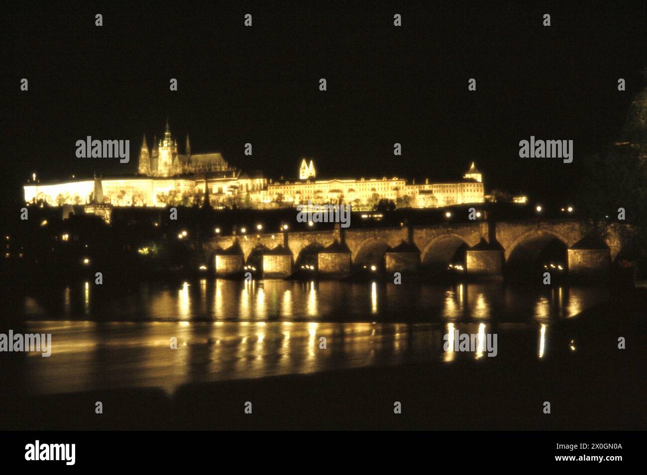 Hradschin bei Nacht, Prag, Tschechien [automatisierte Übersetzung] Stockfoto