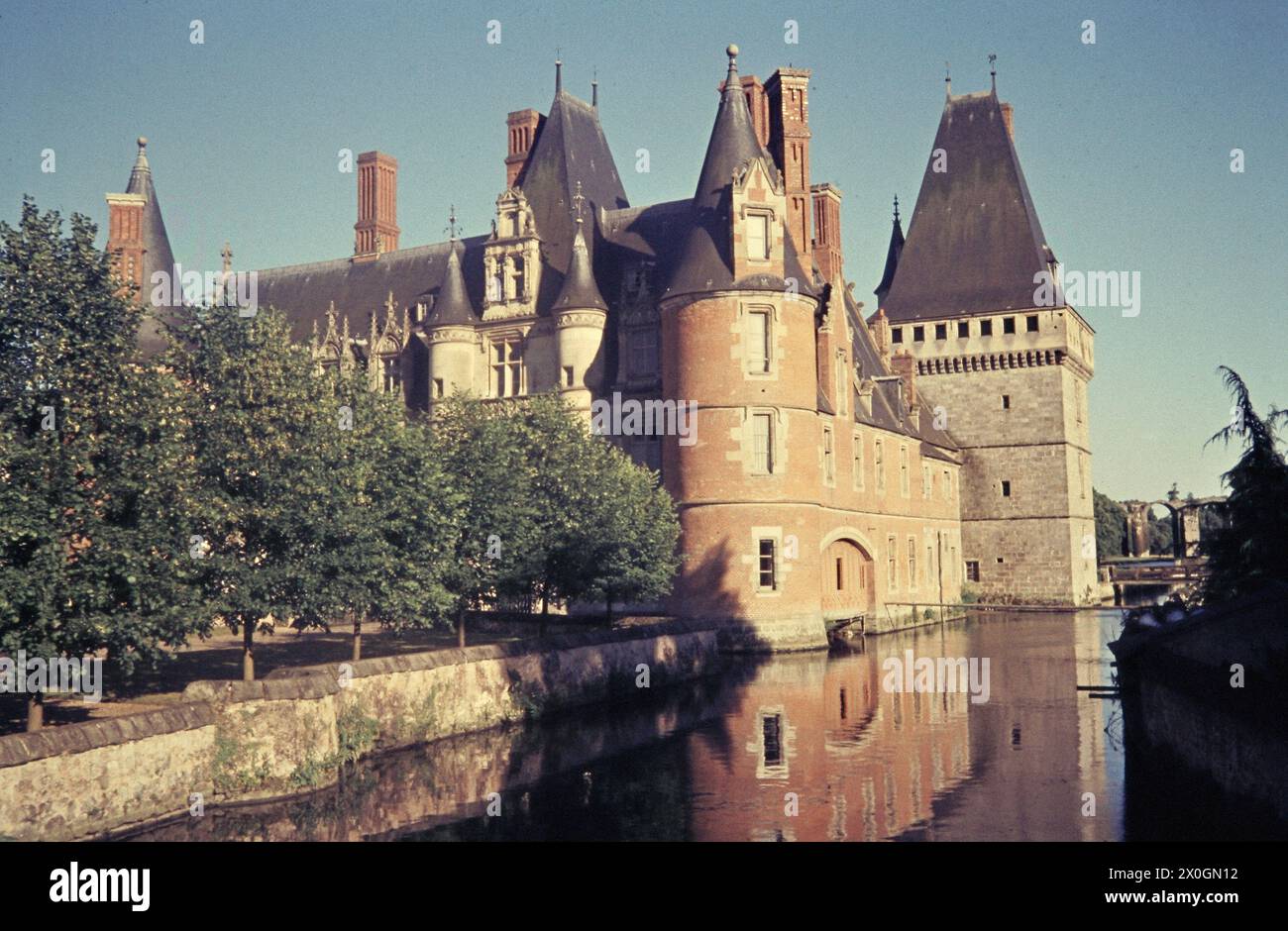 Das Schloss von Maintenon an einem Kanal. [Automatisierte Übersetzung] Stockfoto