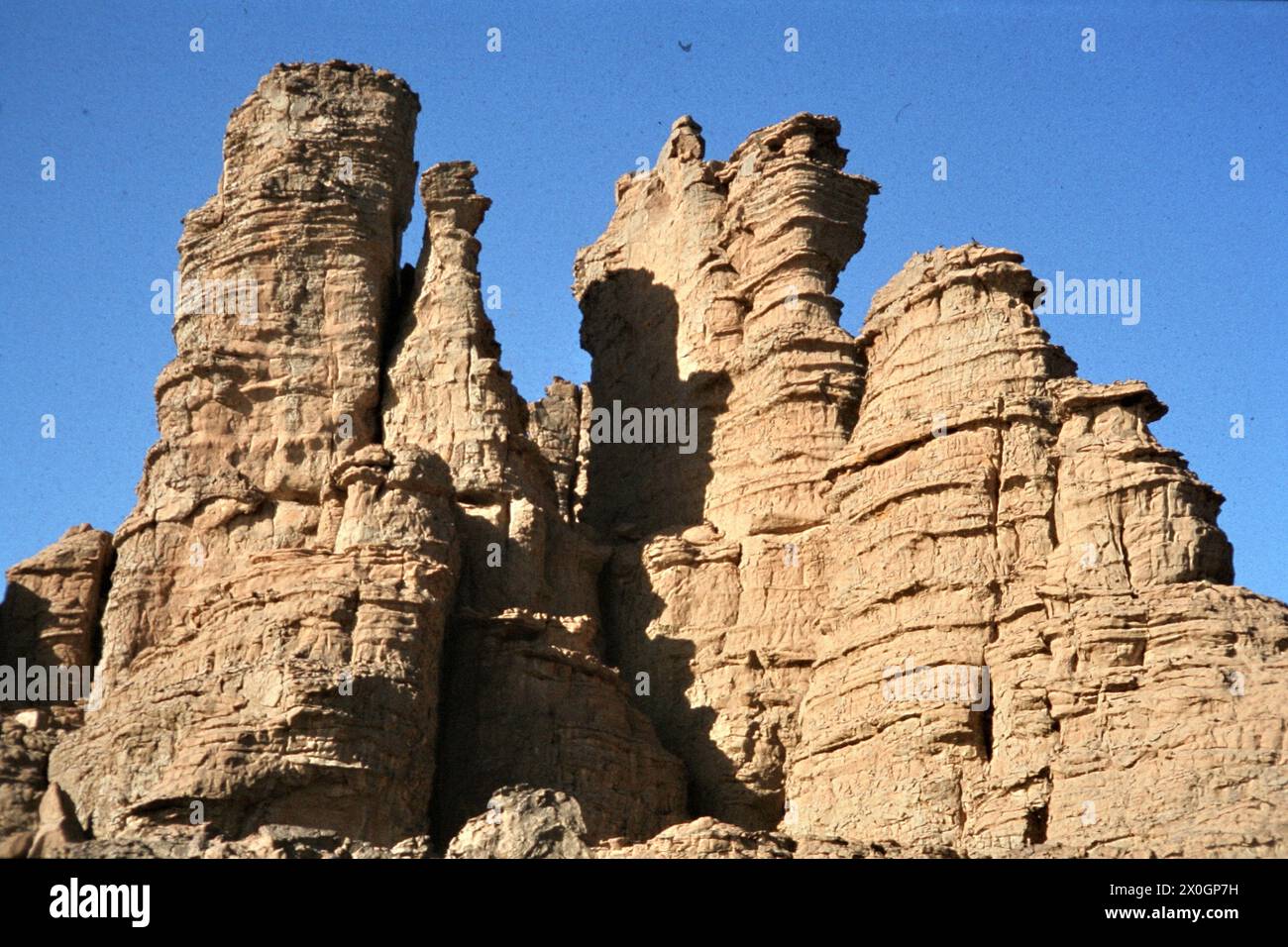 Die Überreste einer Gebirgskette, die durch Erosion etwa 30 km vor der Arak-Schlucht erodiert wurde. [Automatisierte Übersetzung] Stockfoto