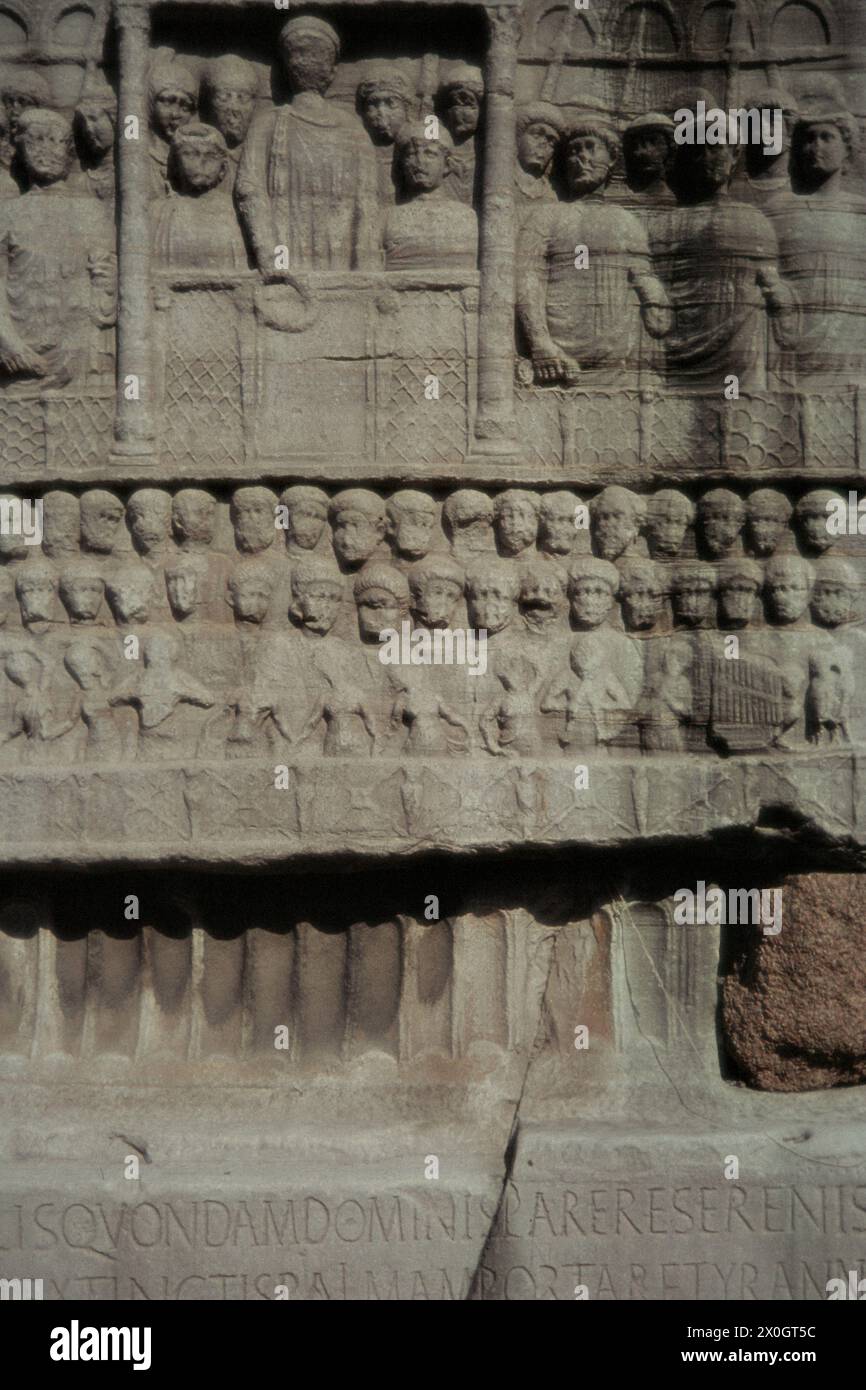 Nahaufnahme eines Relief auf der Südseite eines Obelisken auf dem ehemaligen Circus Hippodrome in Istanbul. [Automatisierte Übersetzung] Stockfoto
