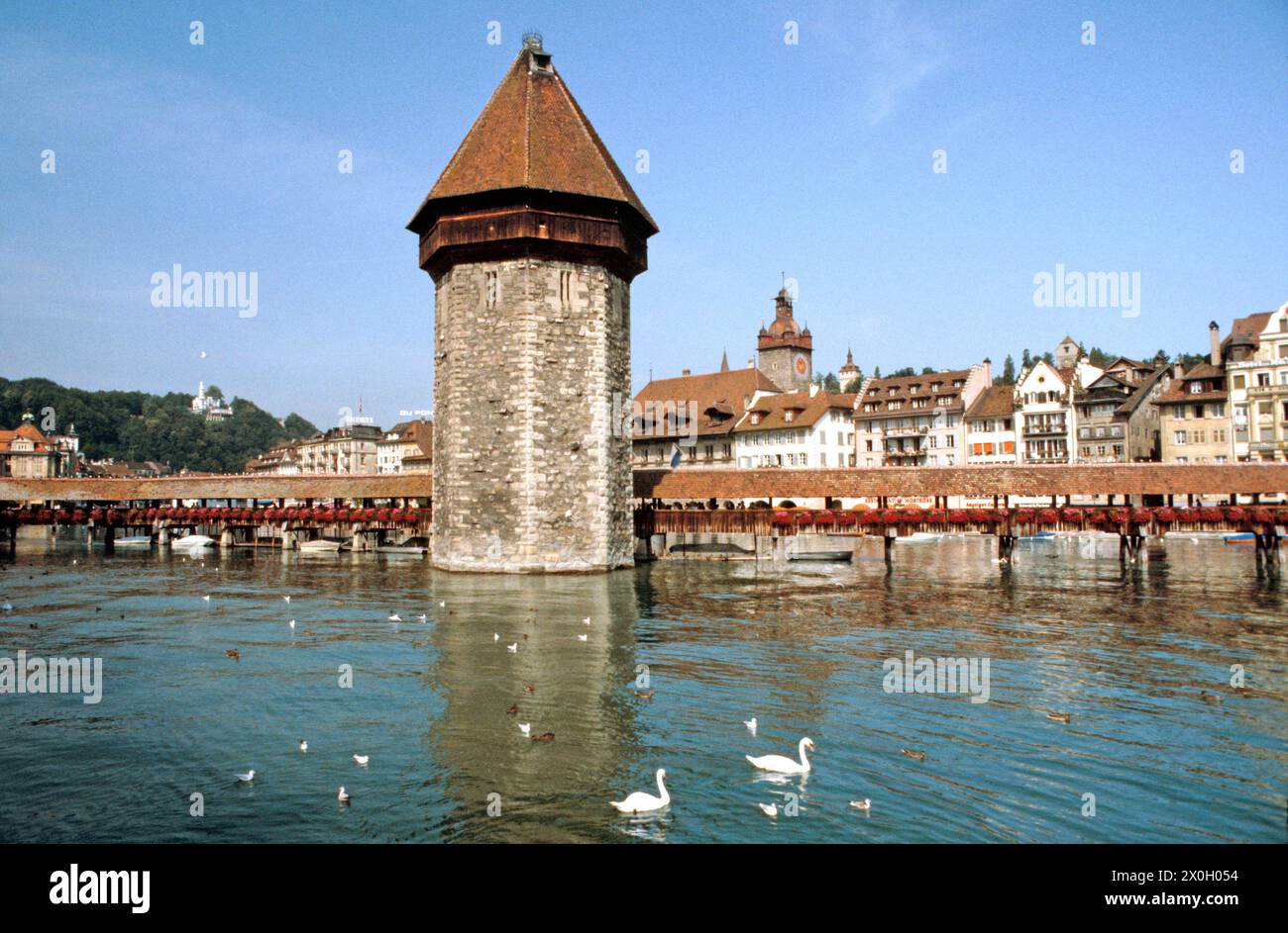 Kapellenbrücke und Wasserturm in Luzern [automatisierte Übersetzung] Stockfoto