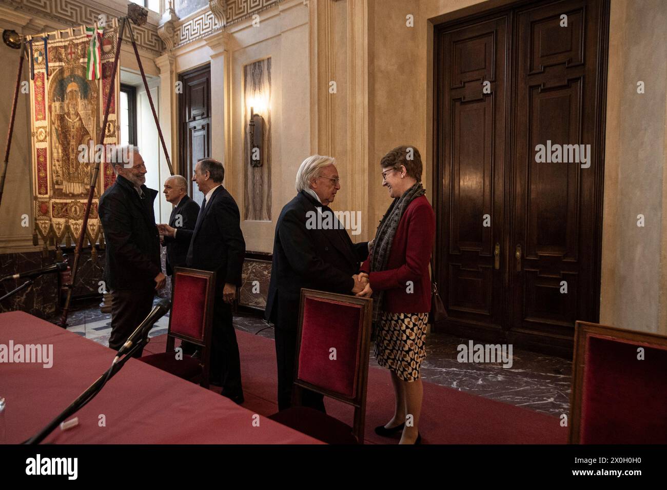 Mailand, Italien. April 2024. Nella foto Paolo Pecorelli Amministratore di ESTIA, Beppe Sala sindaco di Milano, Diego dalla Valle, Emanuela Carpani soprintendente ai beni culturali Milano, Italia - Cronaca Venerdì, 12. April 2024. (Foto di Marco Ottico/Lapresse) Pressekonferenz über die Restaurierungsarbeiten an der Fassade des Palazzo Marino Mailand, Italien - News Freitag, 12. April 2024. (Foto: Marco Ottico/Lapresse) Credit: LaPresse/Alamy Live News Stockfoto