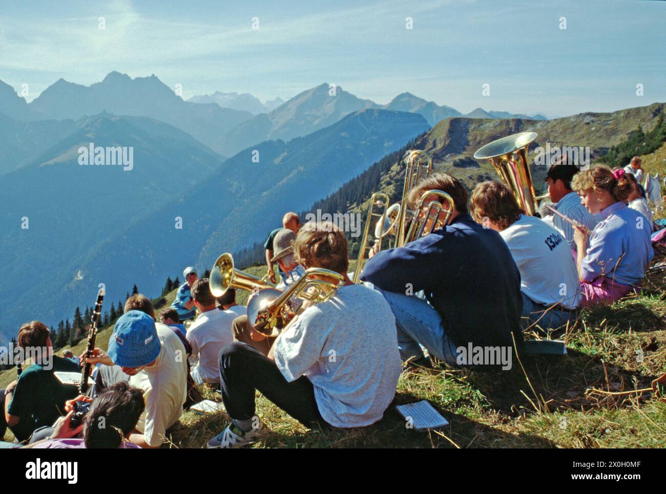 Musiker nach der Bergmesse, Tölzer Hütte, Karwendel, Österreich Stockfoto