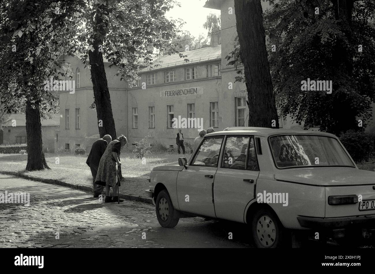 Ein Altersheim mit der Inschrift "FEIERABENDHEIM" in Berlin Glienicke. Stockfoto