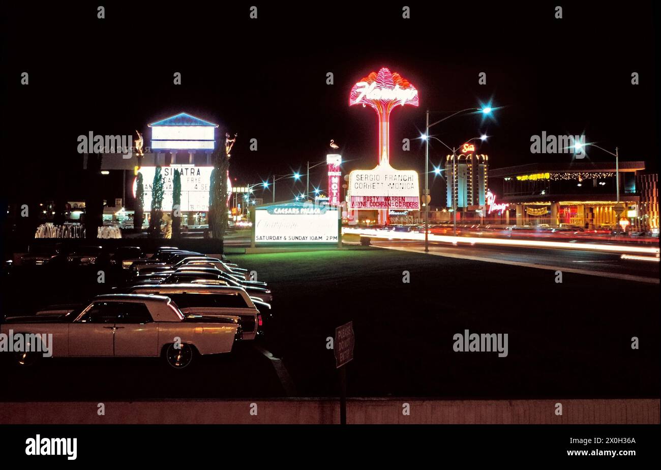 The Strip with the Stardust Casino at Night, Las Vegas, Nevada, USA [automatisierte Übersetzung] Stockfoto