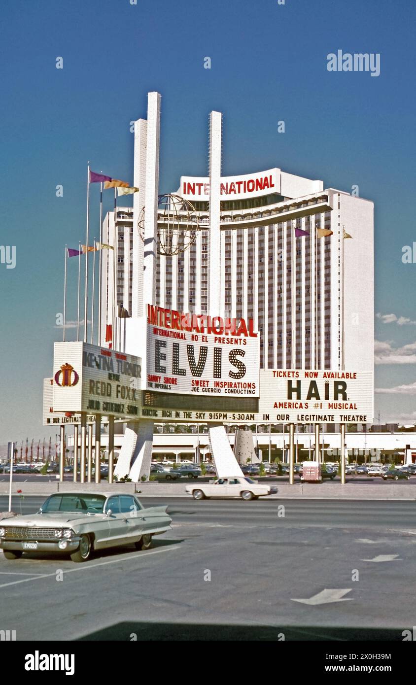 Das Hotel International in Las Vegas kündigt die Auftritte von Elvis Presley sowie Ike und Tina Turner an [automatisierte Übersetzung] Stockfoto