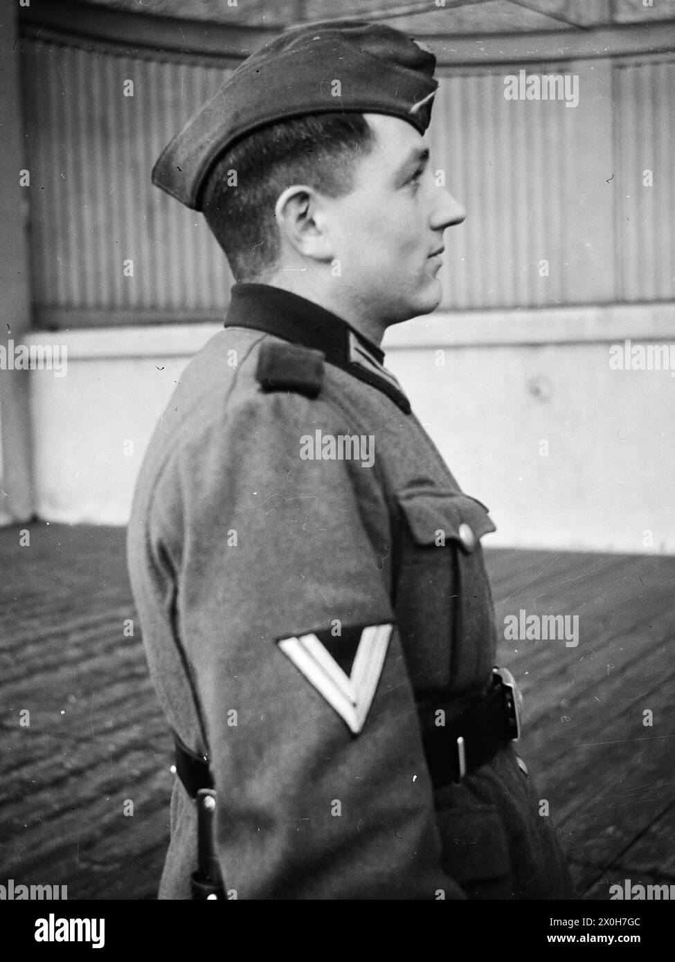 Halbporträt eines Lanzenkorporals der Wehrmacht in Frankreich. Das Bild wurde von einem Mitglied des 154. Infanterieregiments/58. Infanteriedivision in Frankreich aufgenommen. [Automatisierte Übersetzung] Stockfoto