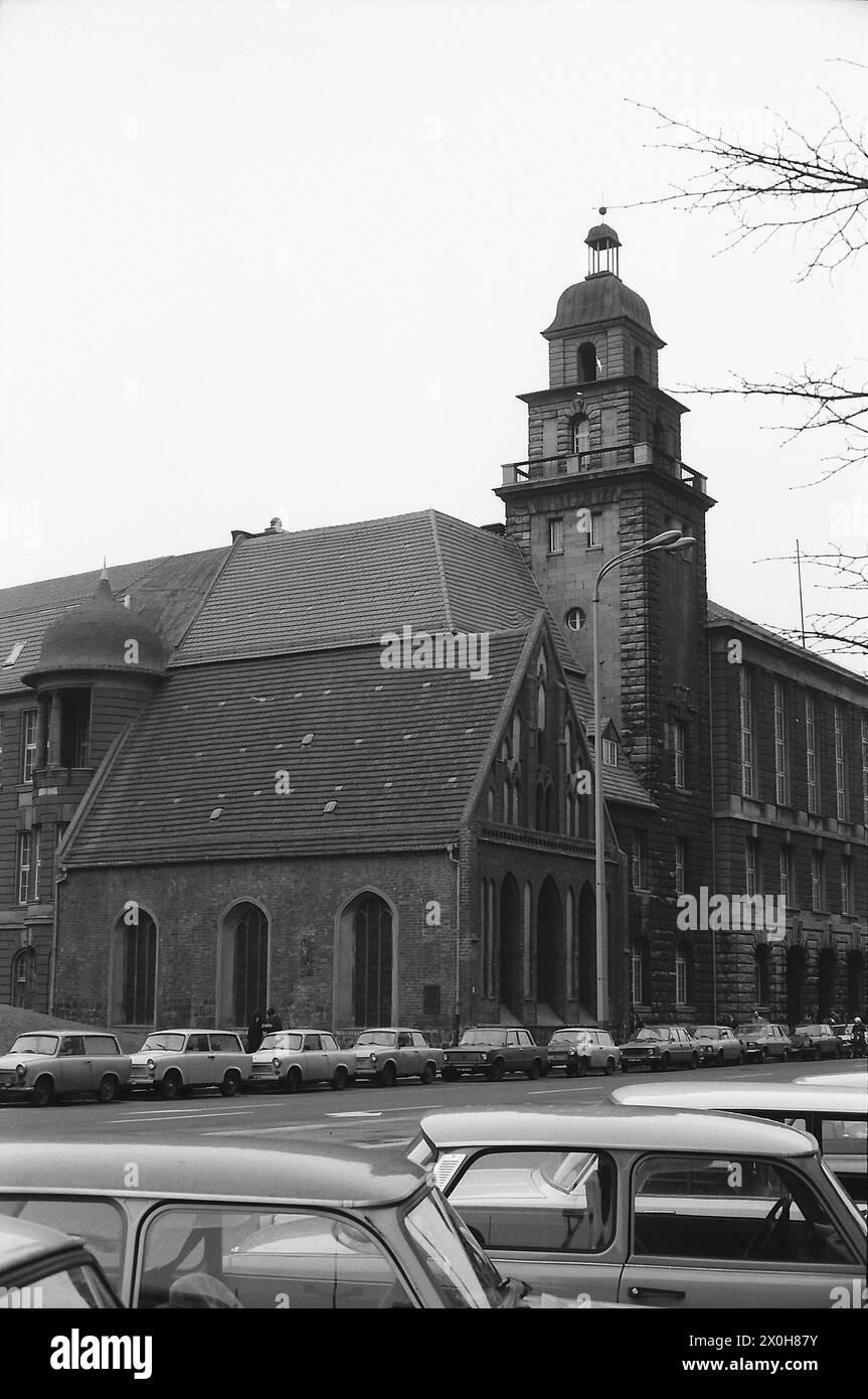 Das Bild zeigt die Heilig-Geist-Kapelle, die als Hörsaal in die Wirtschaftswissenschaftliche Fakultät der Humboldt-Universität zu Berlin integriert ist. [Automatisierte Übersetzung] Stockfoto