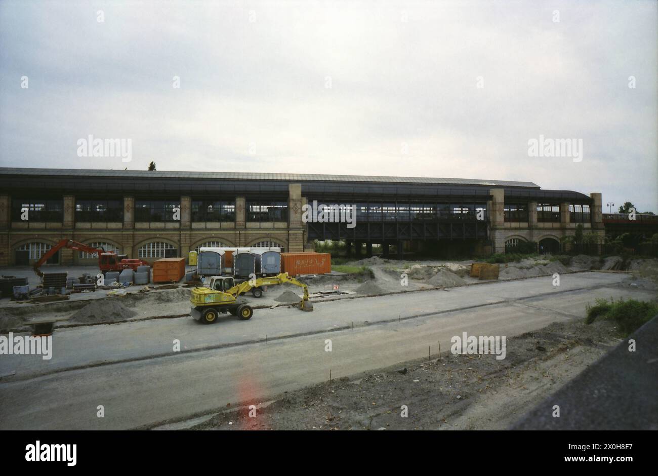 Blick auf den Lehrter Stadtbahnhof, der Ende der 1980er Jahre bei der Sanierung des Stadtbahnsystems während der S-Bahn-Betrieb wieder in seinen früheren Glanz zurückversetzt wurde. [Automatisierte Übersetzung] Stockfoto