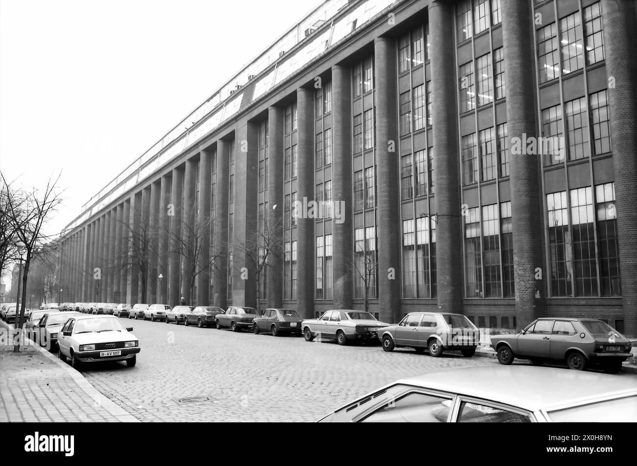 Das Bild zeigt die große Turbinenhalle von AEG [automatisierte Übersetzung] Stockfoto