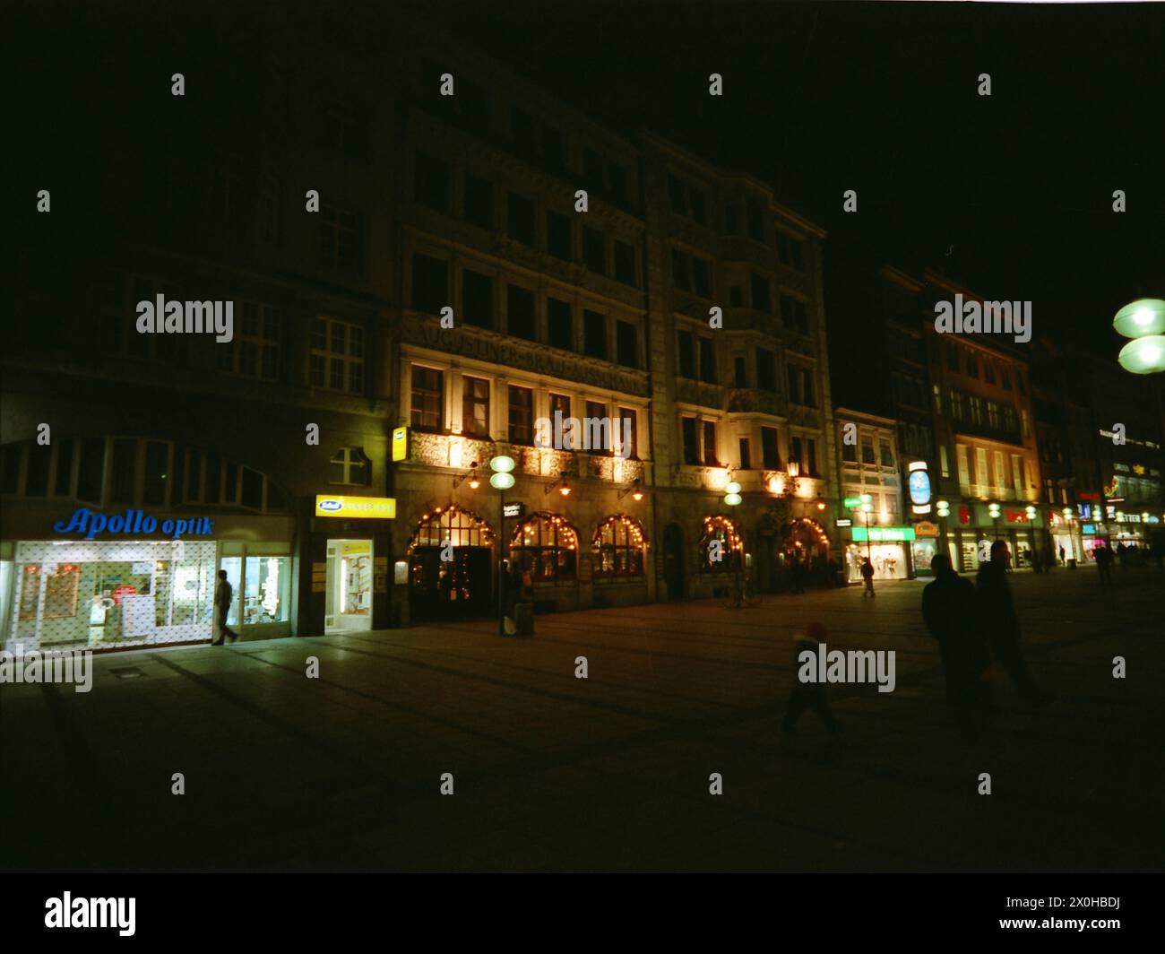 Ein Spaziergang durch die Stadt bei Nacht [automatisierte Übersetzung] Stockfoto