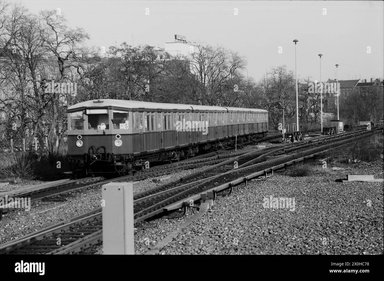 Seit Übernahme der S-Bahn durch die BVG ist dieser Bahnhof temporärer Endpunkt der S3 Friedrichstraße Charlottenburg Stockfoto