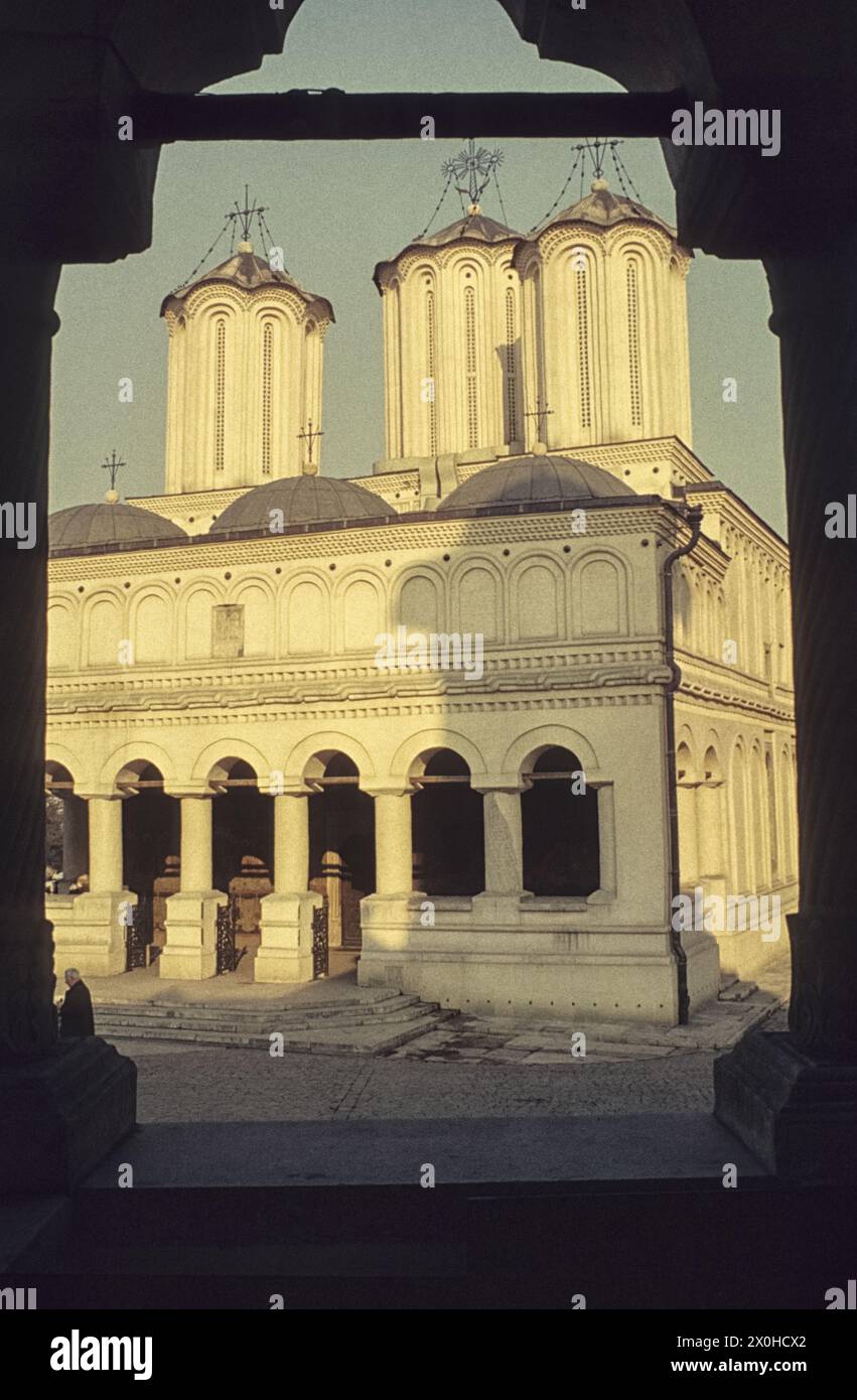 Die Patriarchale Kathedrale von St. Konstantin und Helen, auch bekannt als Kathedrale des Patriarchen der Rumänisch-orthodoxen Kirche [automatisierte Übersetzung] Stockfoto