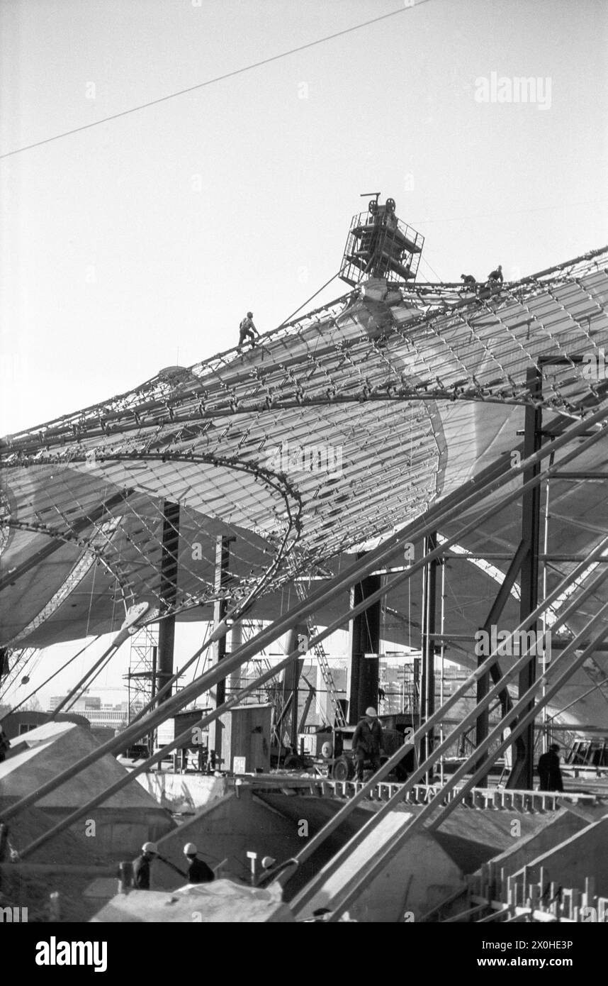 Baustelle mit Arbeitern. [Automatisierte Übersetzung] Stockfoto