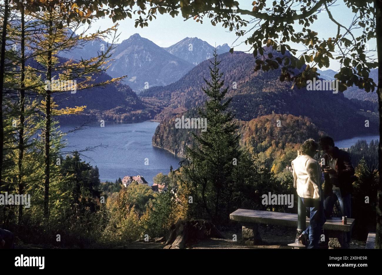 Blick auf den Alpsee auf den Abstieg vom Tegelberg. [Automatisierte Übersetzung] Stockfoto