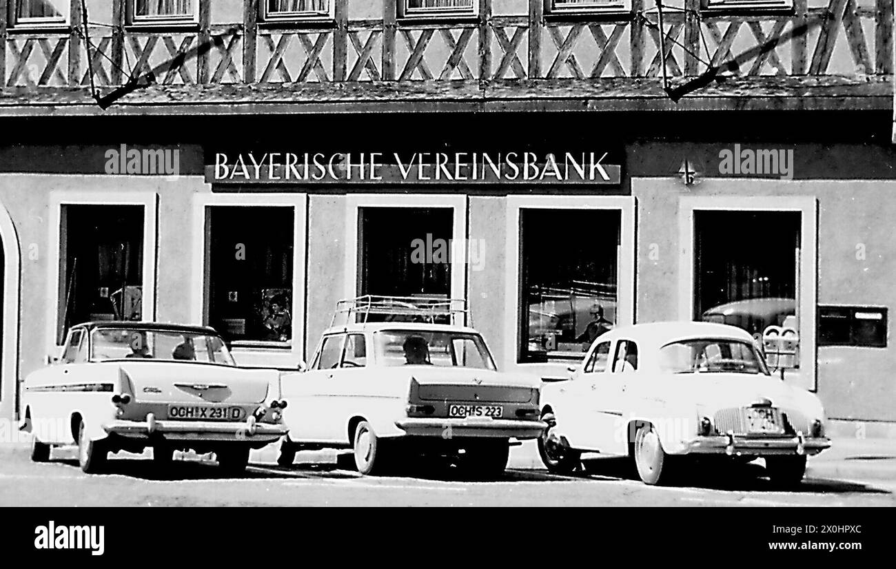 Autos vor der Vereinsbank [automatisierte Übersetzung] Stockfoto