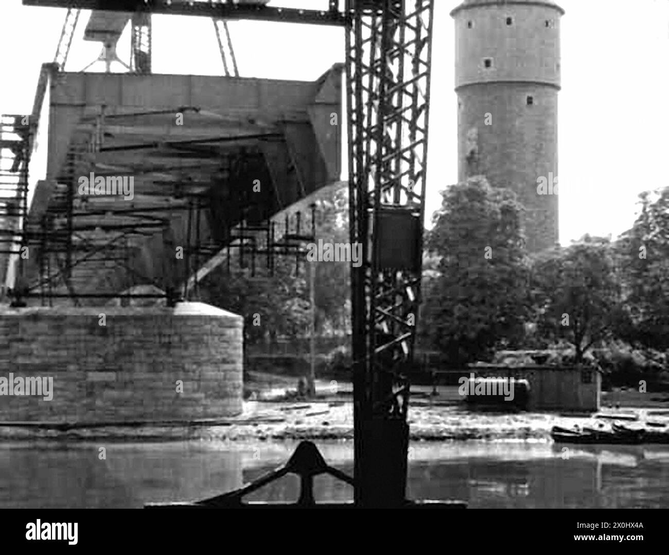 Neue Hauptbrücke im Bau, Cent Tower [automatisierte Übersetzung] Stockfoto