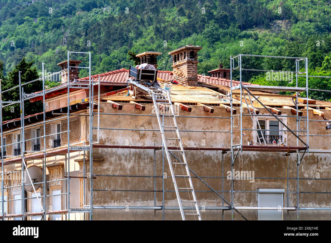 Restaurierung eines alten traditionellen Hauses im mediterranen Stil Stockfoto