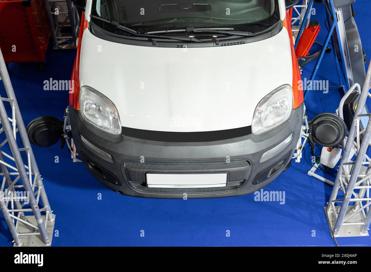 Autoreparatur im Kfz-Service. Stockfoto