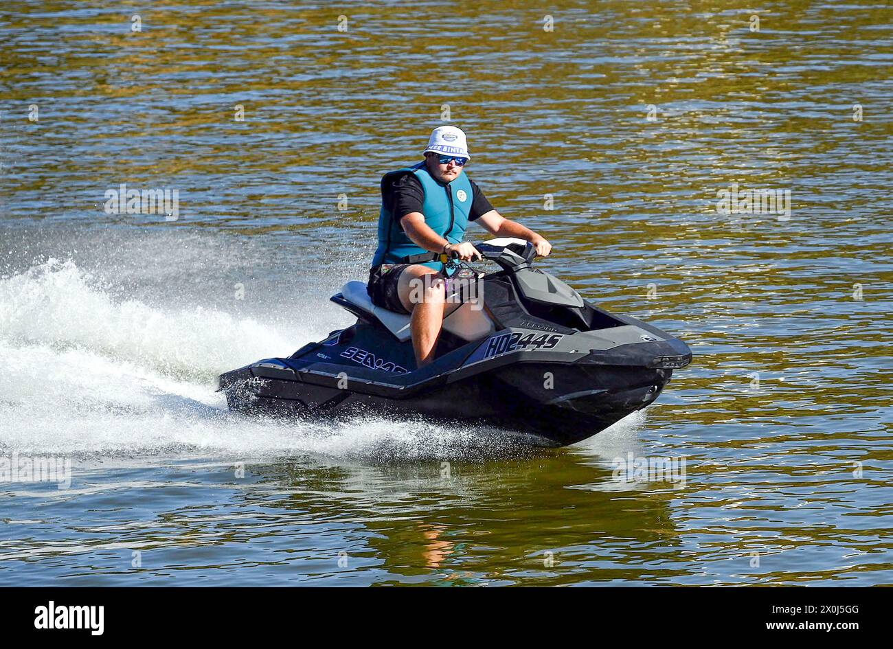 Ein allgemeiner Blick auf einen Jet-Ski. Australiens längster Fluss ist 2,520 km lang und bildet die Grenze zwischen New South Wales und Victoria. Er ist der Hauptfluss Australiens, der das Murray-Darling-Flussbecken verbindet. Es versorgt die Wasserversorgung von über 1,5 Millionen Haushalten. Es ist auch ein beliebtes Touristen- und Urlaubsziel. Stockfoto