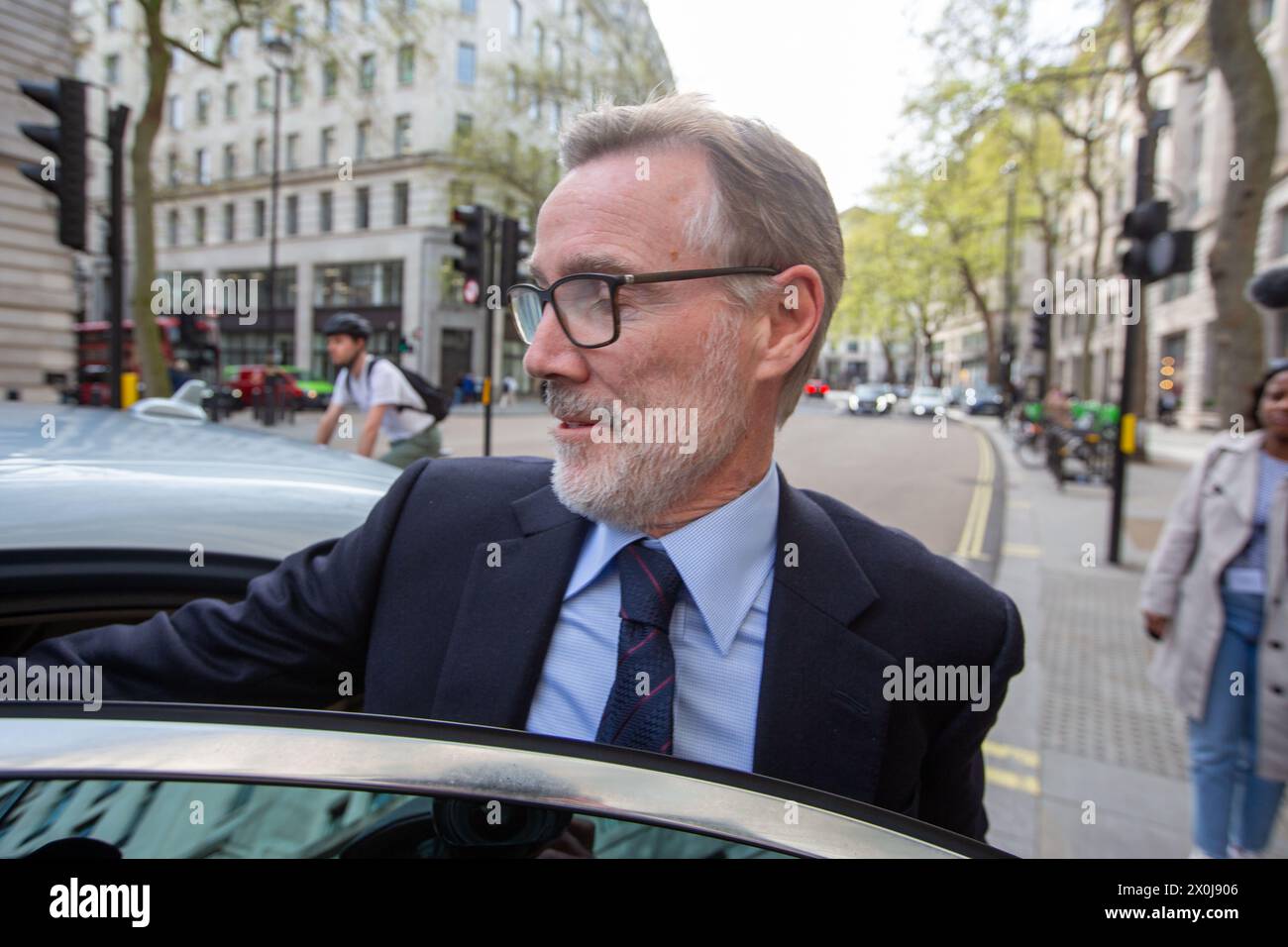 London, England, Großbritannien. April 2024. ADAM CROZIER, ehemaliger CEO von Royal Mail Group Ltd und ehemaliger Direktor von Royal Mail Holdings plc, wird gesehen, wie er Aldwych House verlässt, nachdem er der Post Office - Horizon IT Inquiry (Credit Image: © Tayfun Salci/ZUMA Press Wire) Beweise gegeben hat! Nicht für kommerzielle ZWECKE! Stockfoto