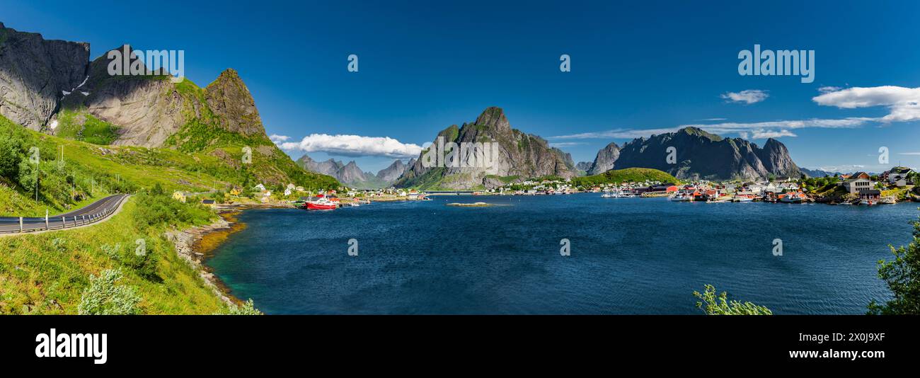 Blick auf reine auf den Lofoten in Norwegen Stockfoto
