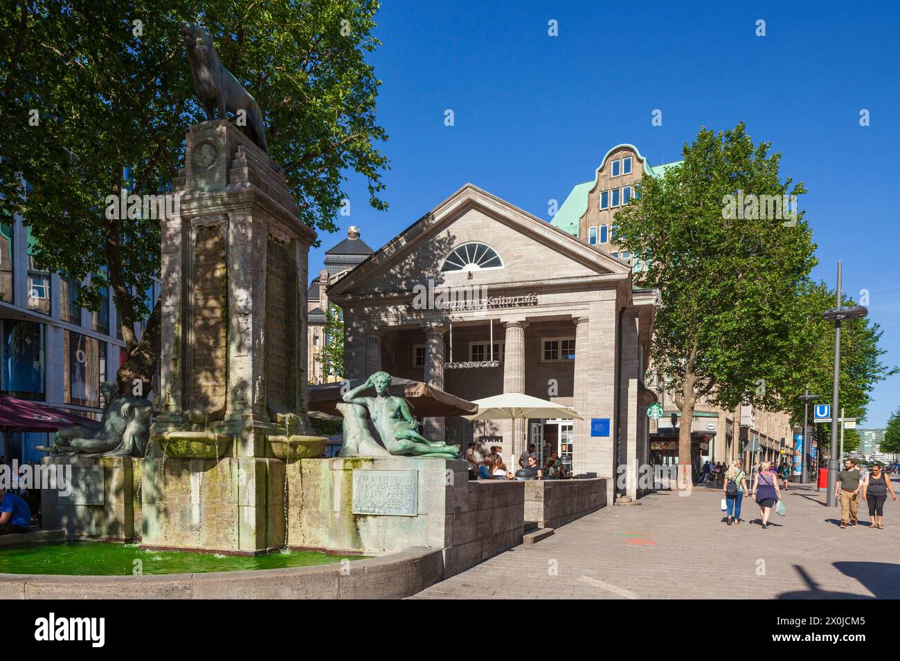 Einkaufsstraße Mönckebergstraße mit Mönckebergbrunnen, Hamburg, Deutschland, Europa Stockfoto