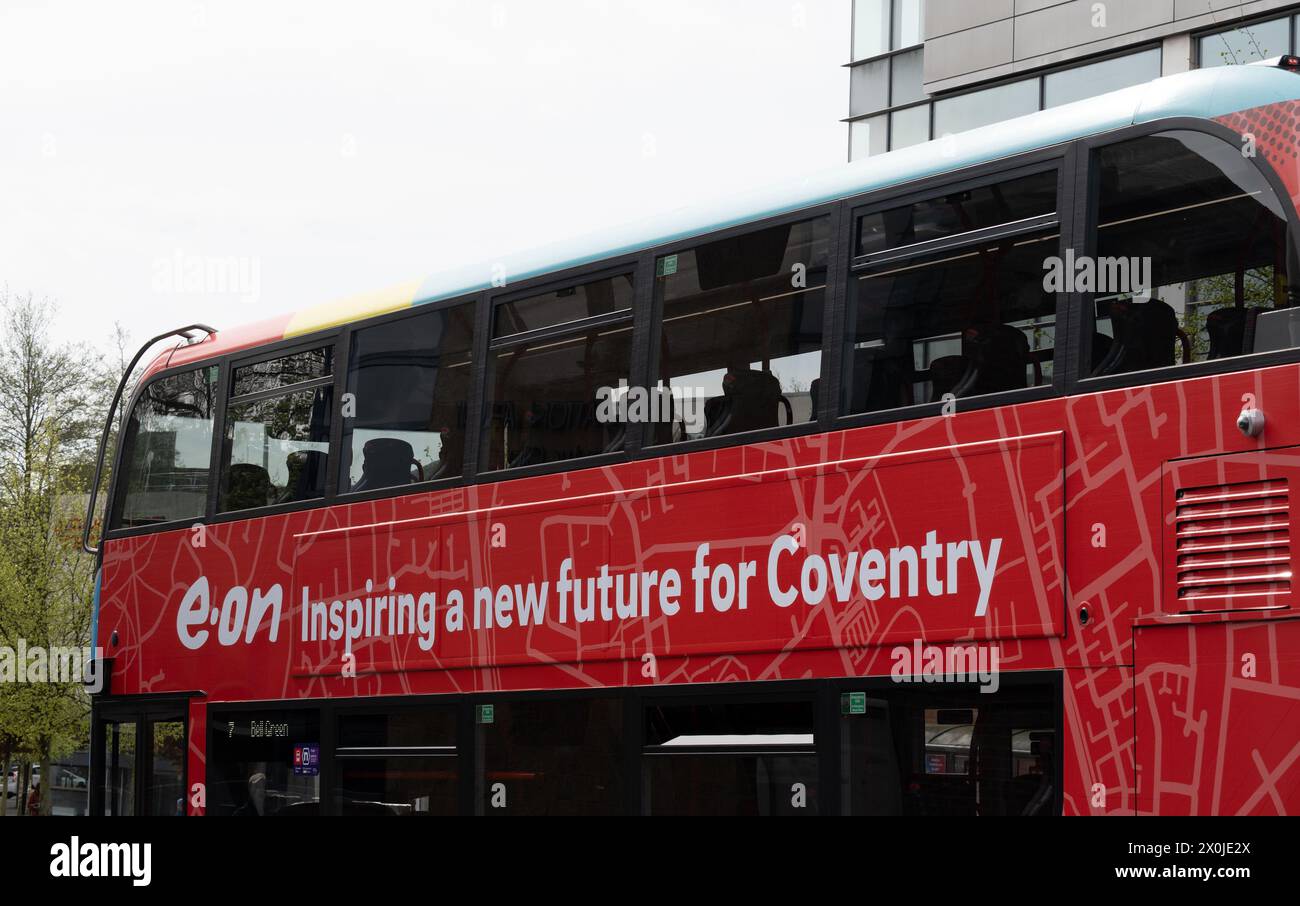 E-On liveried National Express Bus im Stadtzentrum von Coventry, West Midlands, England, Großbritannien Stockfoto