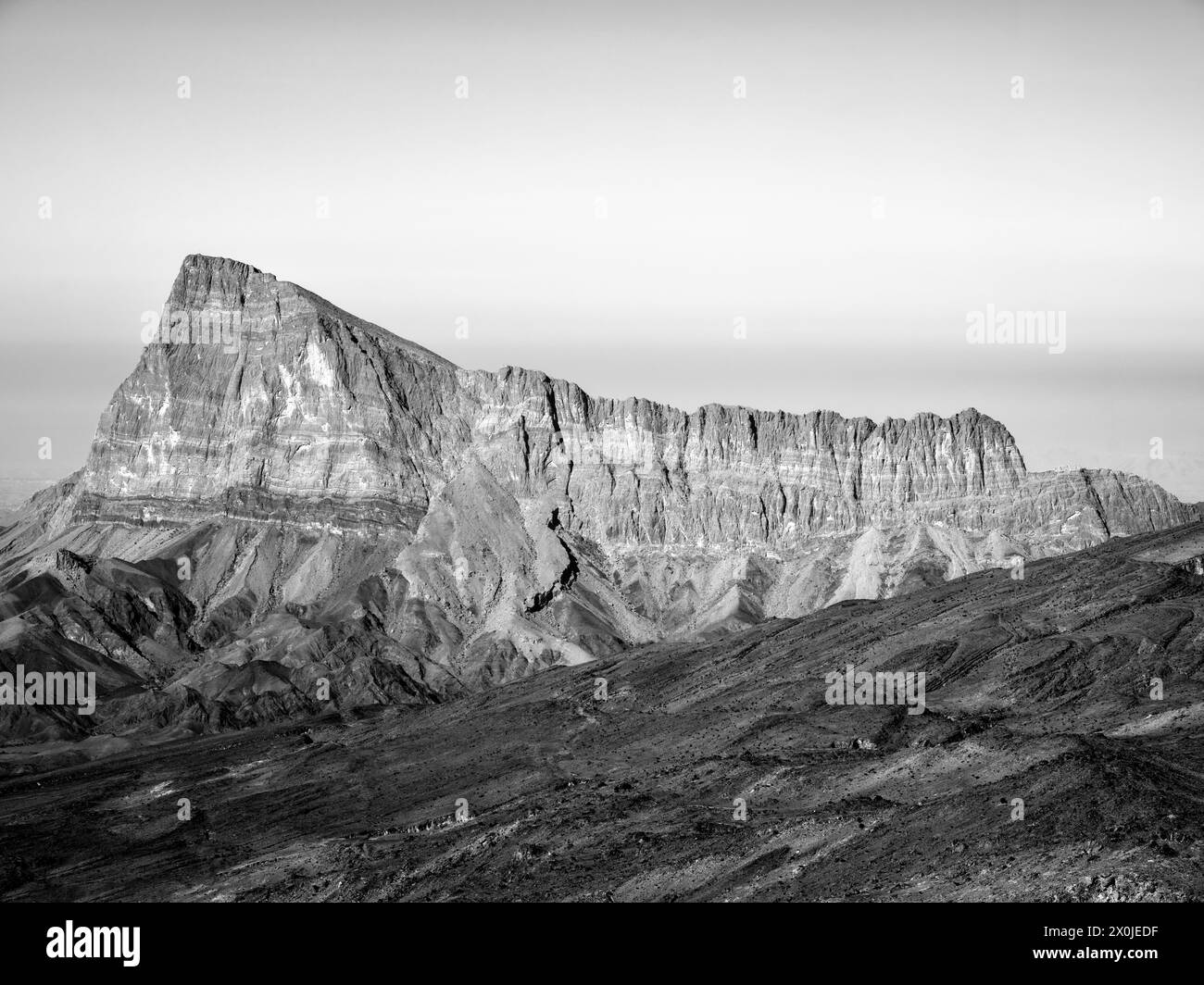 Oman, im Wadi-Staudamm mit Blick auf den Jabal-Misht, Stockfoto