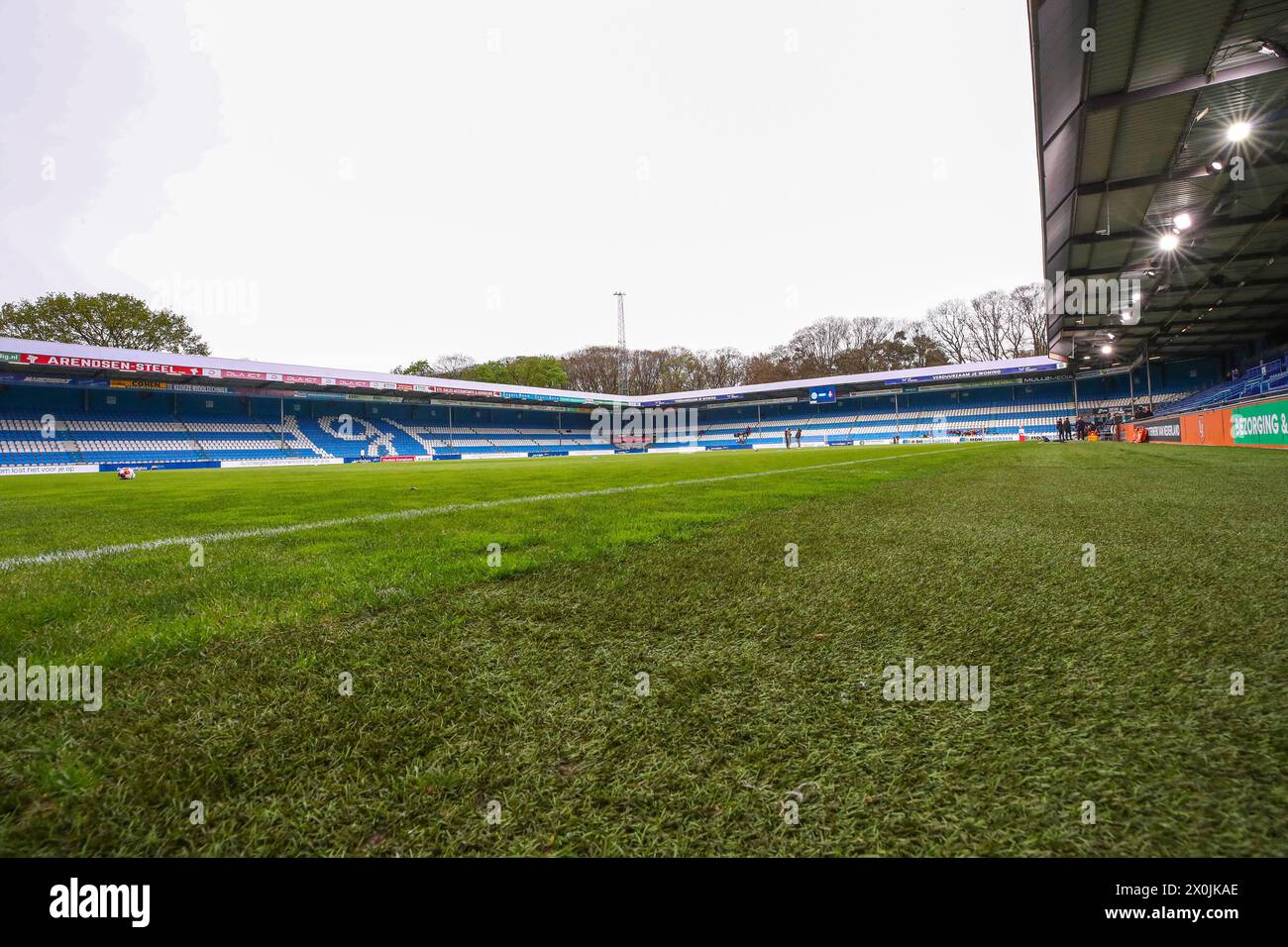 Doetinchem, Niederlande. April 2024. DOETINCHEM, NIEDERLANDE - 12. APRIL: stadionübersicht während des niederländischen Spiels Keukenkampioendivisie zwischen de Graafschap und Telstar im Stadion de Vijverberg am 12. April 2024 in Doetinchem, Niederlande (Foto: Ben Gal/Orange Pictures) Credit: Orange Pics BV/Alamy Live News Stockfoto