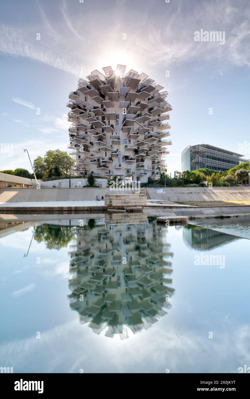 Moderne Stadtarchitektur, Fluss Lez, Antigone, Nachbarschaft, Blick auf das Haus, Fassade, Montpellier, Herault, Frankreich, Stockfoto