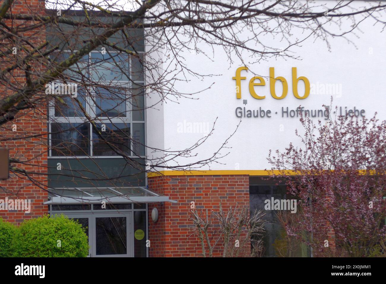 Die Freie Evangelische Bekenntnisschule Bremen febb. Ihr Trägerverein betreibt in Bremen-Habenhausen eine Grundschule, eine Oberschule Gesamtschule und ein Gymnasium, außerdem in einem anderen Stadtteil eine weitere Grundschule. Die Privatschule ist evangelikal geprägt und eine staatlich anerkannte Bekenntnisschule in freier Trägerschaft. Ihr Motto lautet: Glaube. Hoffnung. Liebe Liebe. *** Die Freie Evangelische Bekenntnisschule Bremen e.V. betreibt in Bremen Habenhausen eine Grundschule, eine Realschule und ein Gymnasium sowie eine weitere elementa Stockfoto