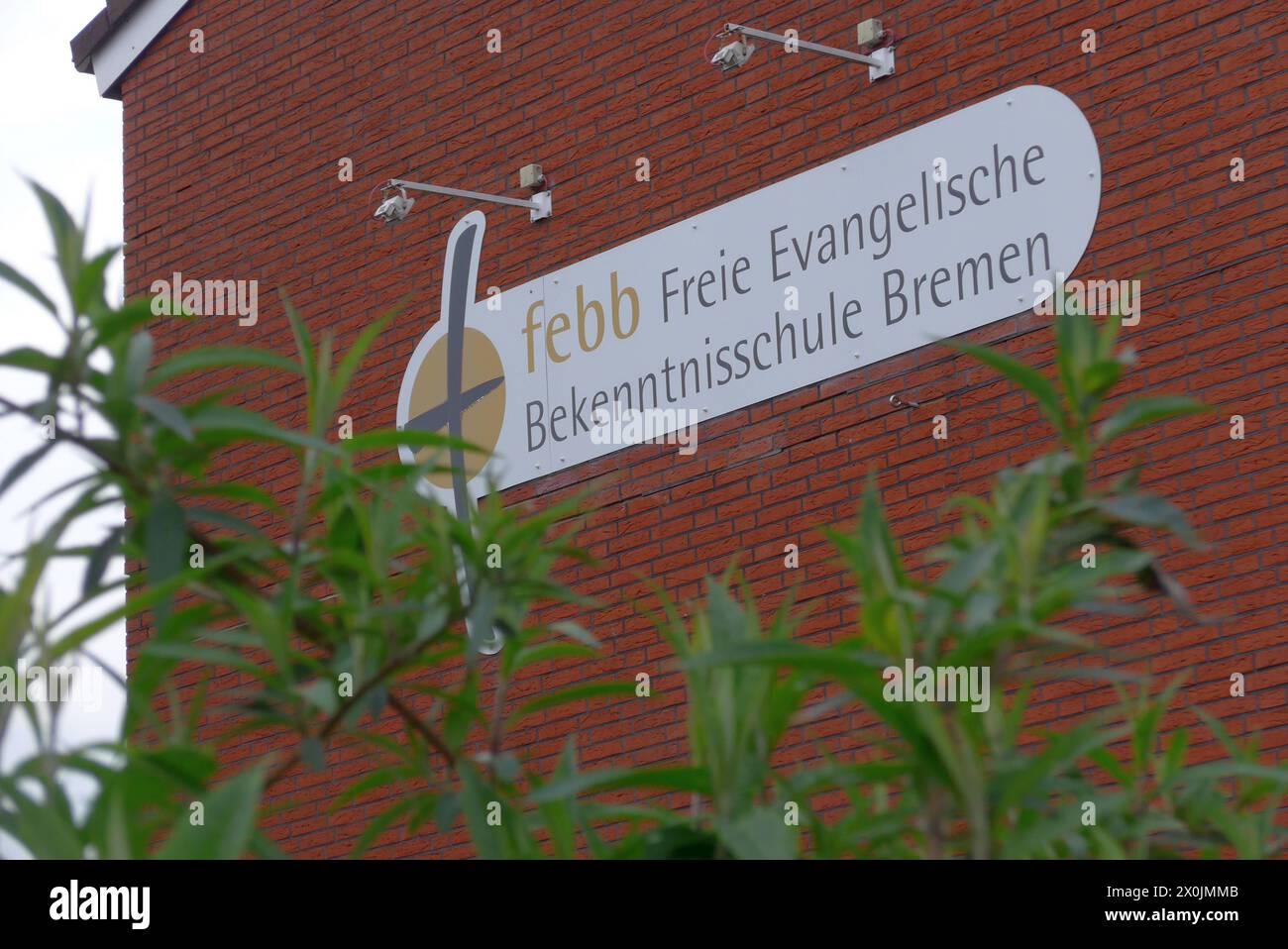 Die Freie Evangelische Bekenntnisschule Bremen febb. Ihr Trägerverein betreibt in Bremen-Habenhausen eine Grundschule Foto, eine Oberschule Gesamtschule und ein Gymnasium, außerdem in einem anderen Stadtteil eine weitere Grundschule. Die Privatschule ist evangelikal geprägt und eine staatlich anerkannte Bekenntnisschule in freier Trägerschaft. Ihr Motto lautet: Glaube. Hoffnung. Liebe Liebe. *** Die Freie Evangelische Bekenntnisschule Bremen febb betreibt eine Grundschule Foto, eine Gesamtschule und ein Gymnasium in Bremen Habenhausen sowie eine weitere Grundschule in Anothe Stockfoto