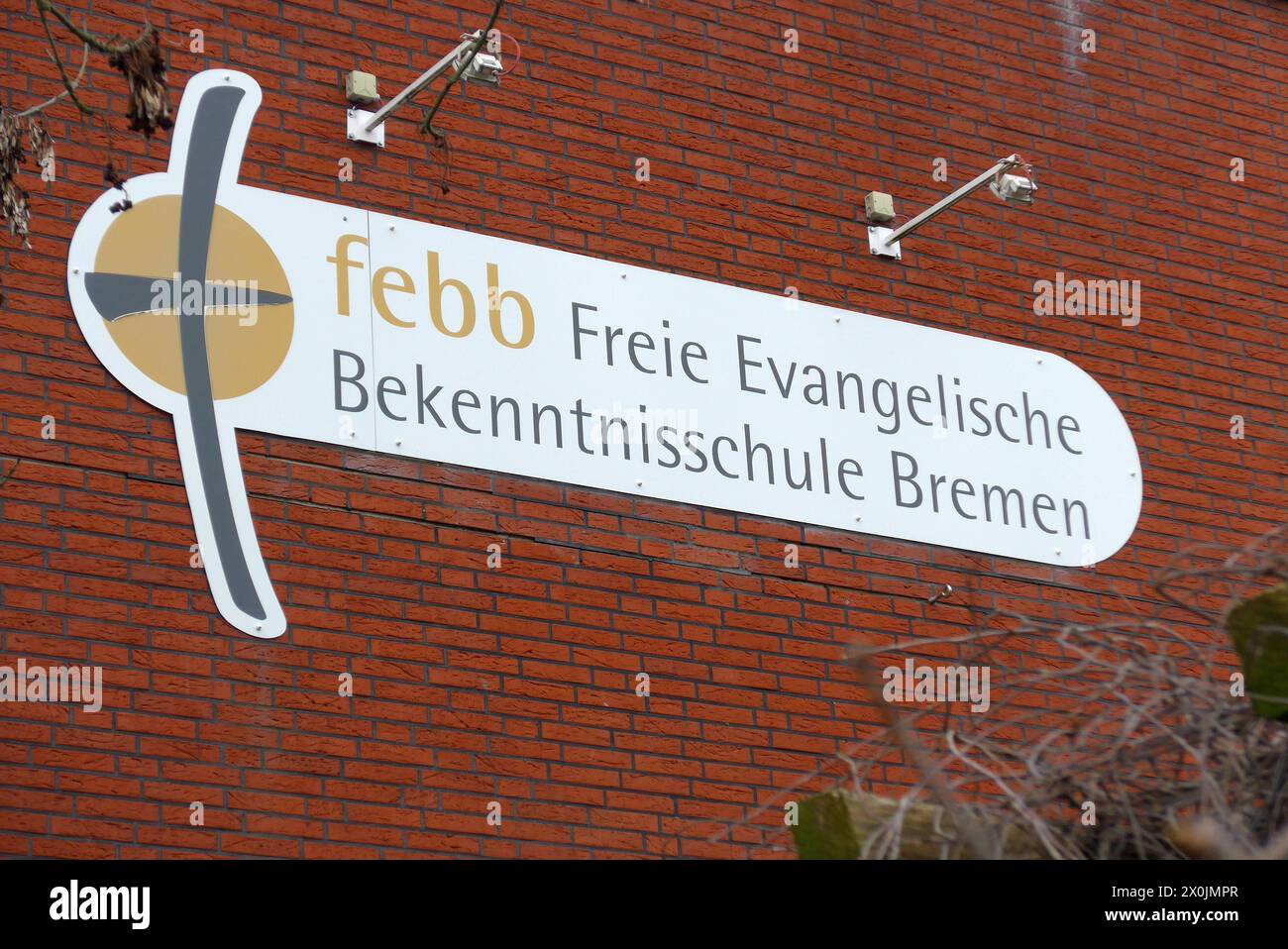 Die Freie Evangelische Bekenntnisschule Bremen febb. Ihr Trägerverein betreibt in Bremen-Habenhausen eine Grundschule Foto, eine Oberschule Gesamtschule und ein Gymnasium, außerdem in einem anderen Stadtteil eine weitere Grundschule. Die Privatschule ist evangelikal geprägt und eine staatlich anerkannte Bekenntnisschule in freier Trägerschaft. Ihr Motto lautet: Glaube. Hoffnung. Liebe Liebe. *** Die Freie Evangelische Bekenntnisschule Bremen febb betreibt eine Grundschule Foto, eine Gesamtschule und ein Gymnasium in Bremen Habenhausen sowie eine weitere Grundschule in Anothe Stockfoto